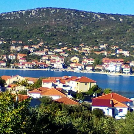Apartment Silvija Vinišće Eksteriør billede