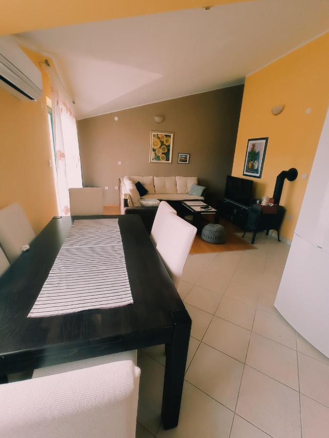 Apartment Silvija Vinišće Eksteriør billede