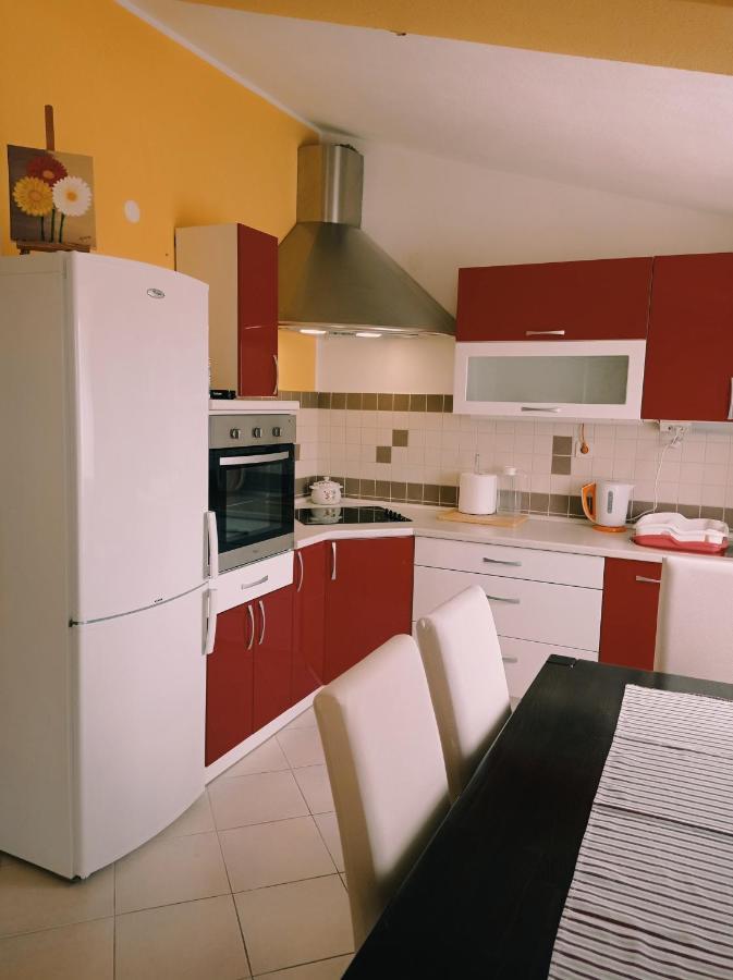 Apartment Silvija Vinišće Eksteriør billede