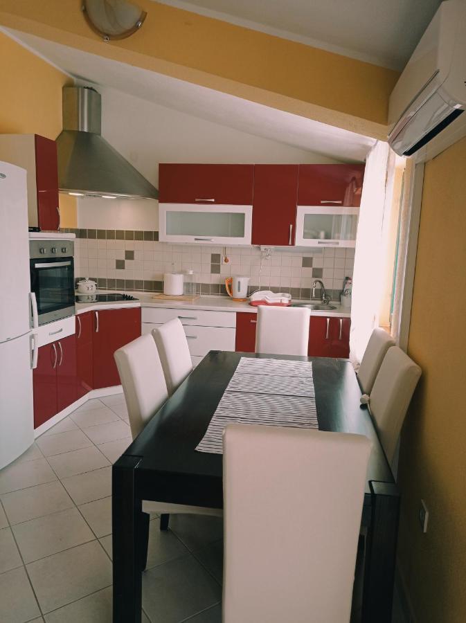 Apartment Silvija Vinišće Eksteriør billede