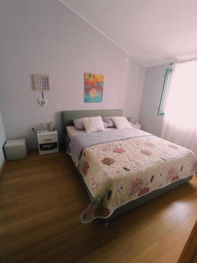 Apartment Silvija Vinišće Eksteriør billede