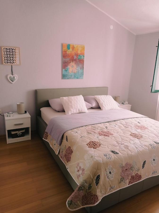 Apartment Silvija Vinišće Eksteriør billede