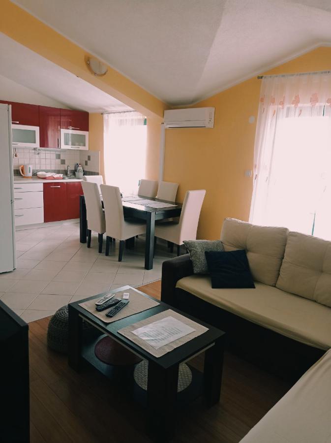 Apartment Silvija Vinišće Eksteriør billede