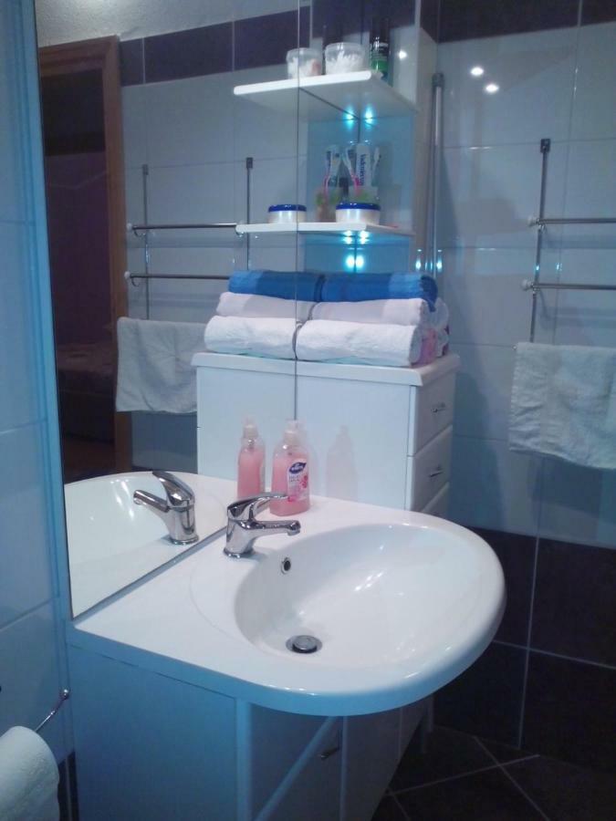 Apartment Silvija Vinišće Eksteriør billede
