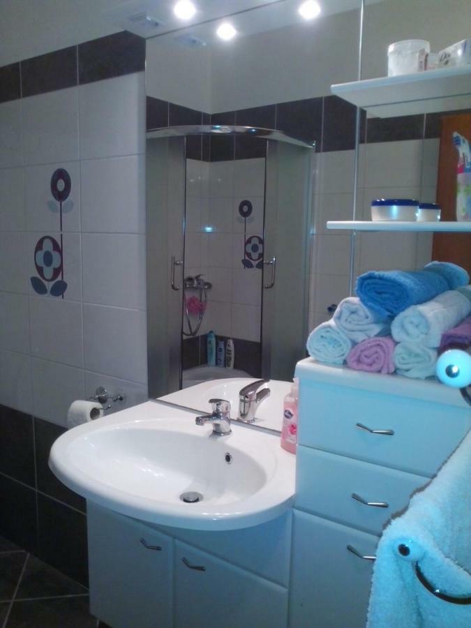 Apartment Silvija Vinišće Eksteriør billede
