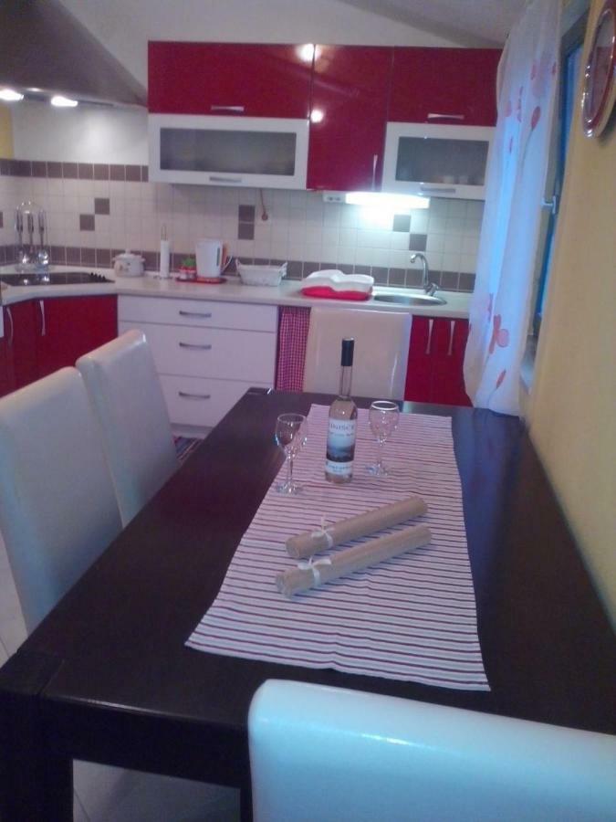 Apartment Silvija Vinišće Eksteriør billede