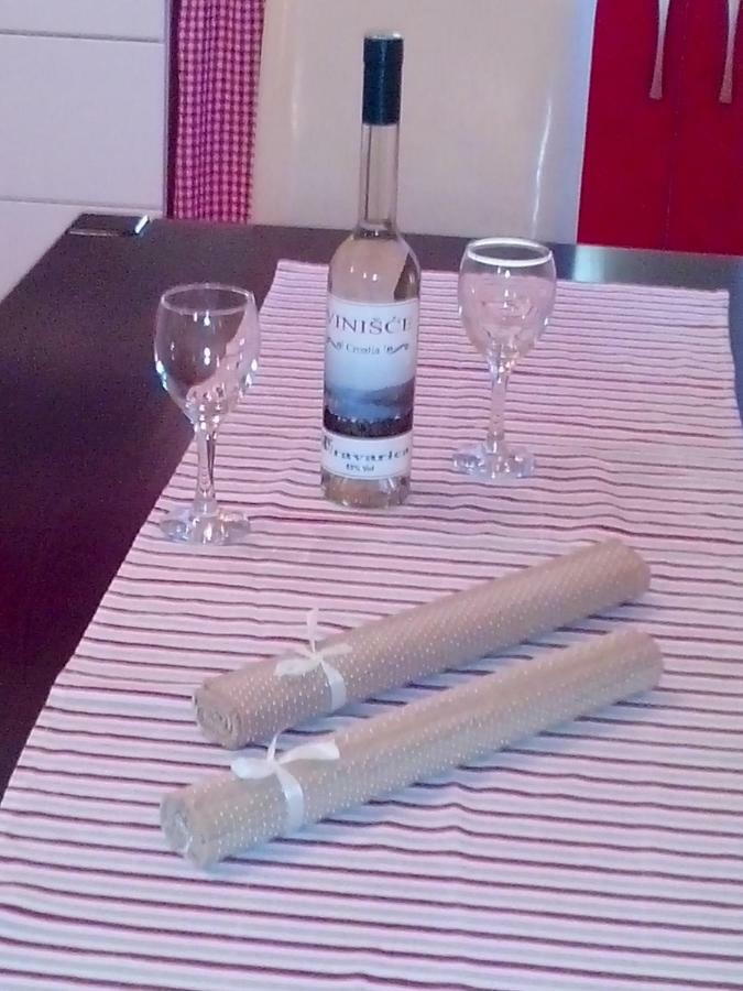 Apartment Silvija Vinišće Eksteriør billede