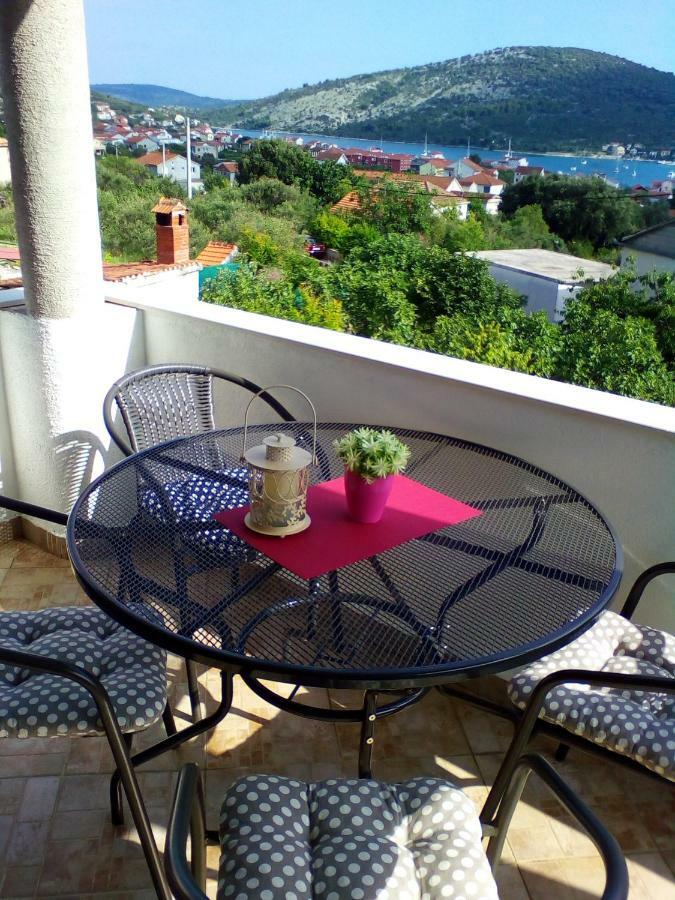 Apartment Silvija Vinišće Eksteriør billede